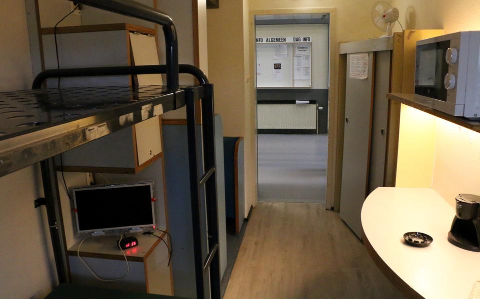 Een lege cel in de Leeuwarder gevangenis. FOTO LC/ARODI BUITENWERF