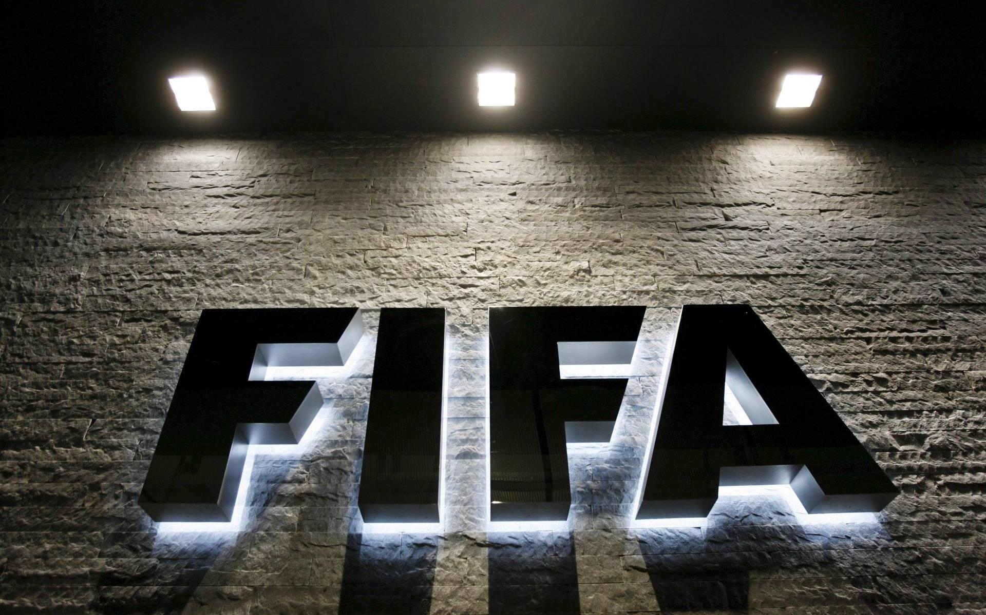 FIFA past buitenspelregel vlak voor start voetbalcompetities aan