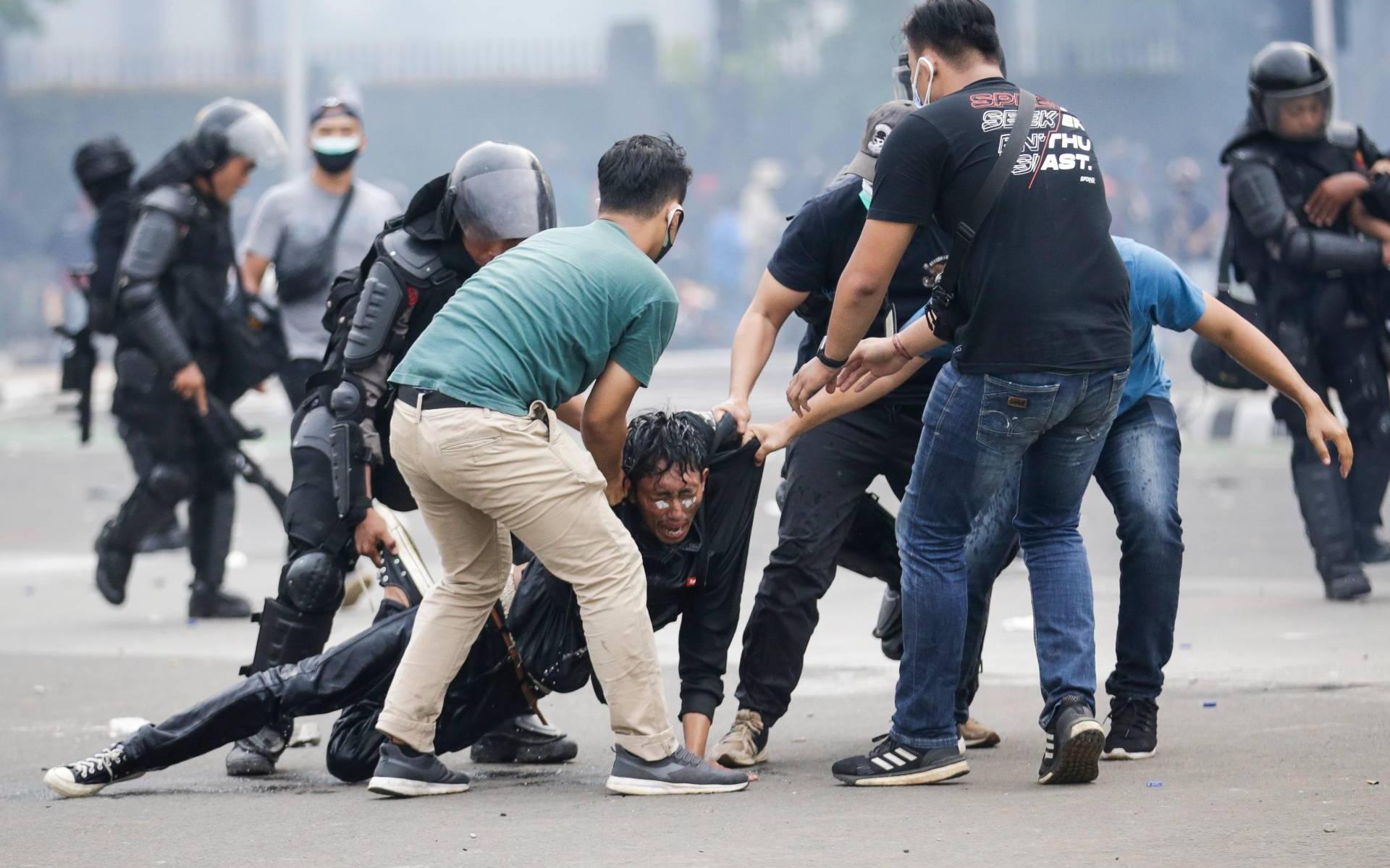 Indonesië gebruikt traangas en waterkanonnen tegen demonstranten