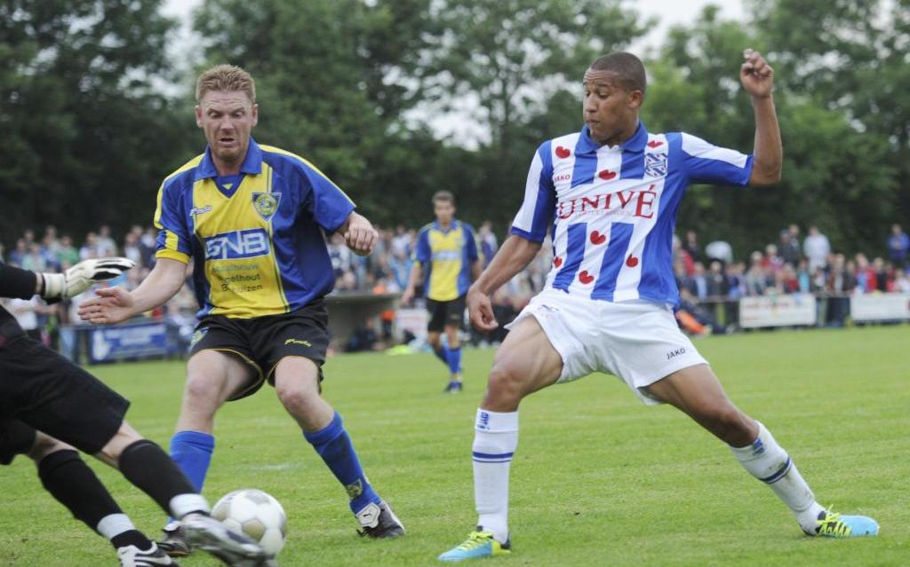 SC Heerenveen op schot in Bakhuizen