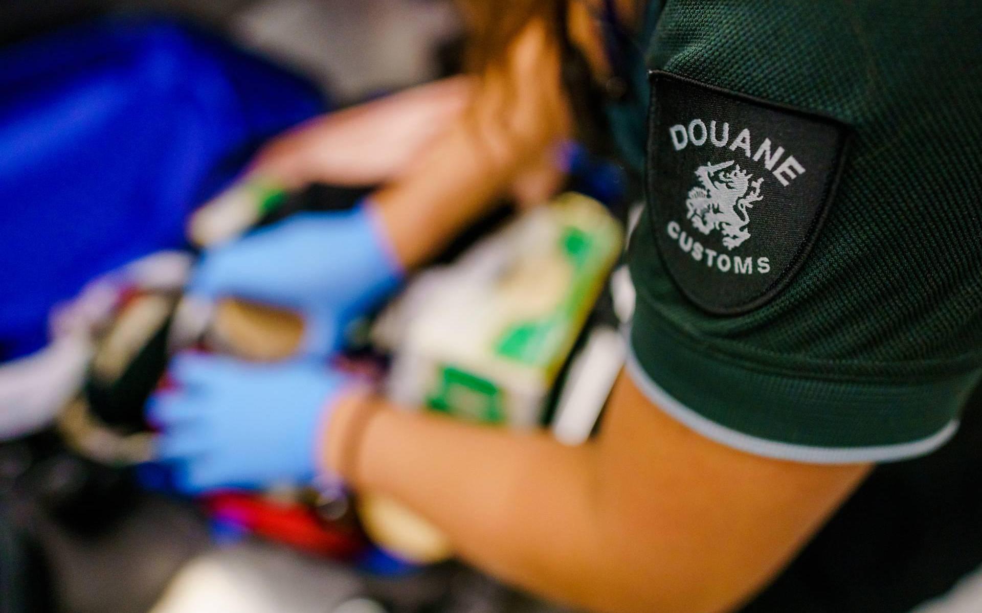 Staatssecretaris Van Huffelen scherpt screening douaniers aan