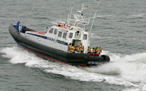 Een boot van de Koninklijke Nederlandse Reddingsmaatschappij. 
