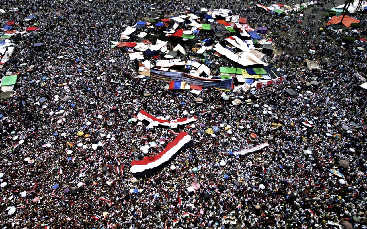 Beeld van een massale demonstratie van aanhangers van de Moslim Broederschap op het Tahrir-plein in de Egyptische hoofdstad Caïro.