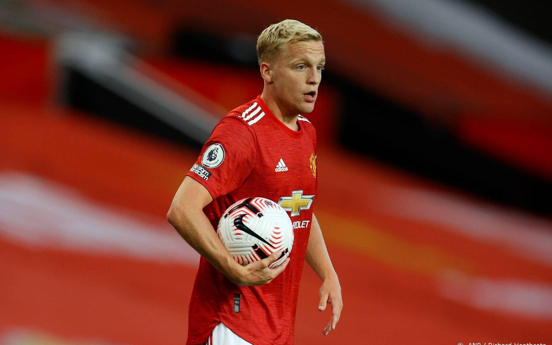 Van de Beek verslaat met United Brighton en Veltman