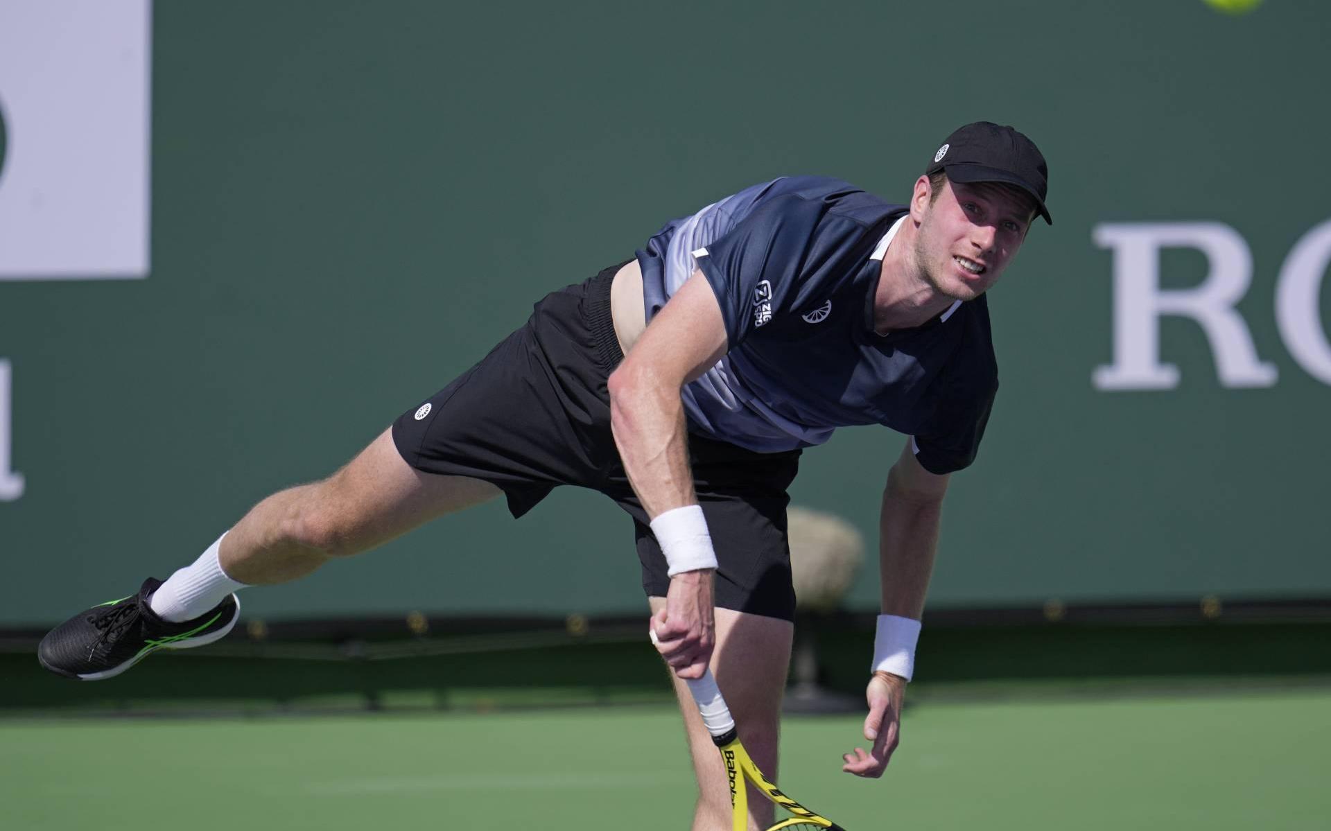 Tennisser Van de Zandschulp geeft op in eerste ATP-finale - Leeuwarder Courant
