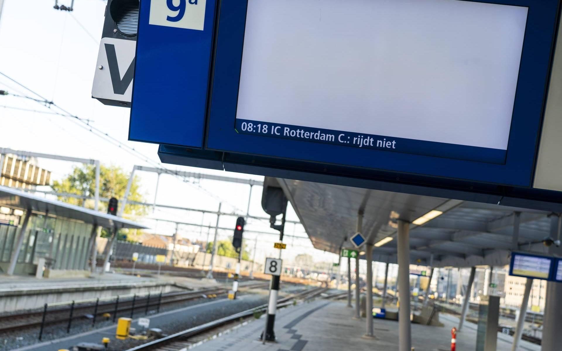Geen NS-treinen vrijdag door regionale staking - Leeuwarder Courant