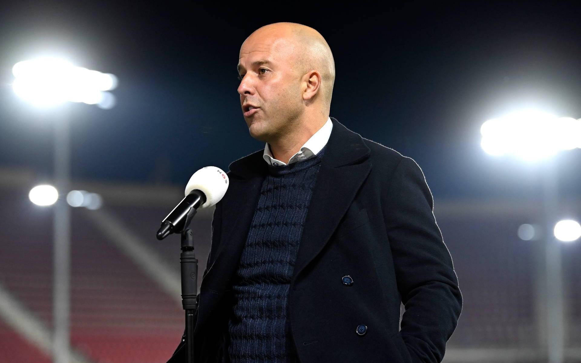 AZ-coach Slot baalt van weer een onnodige rode kaart