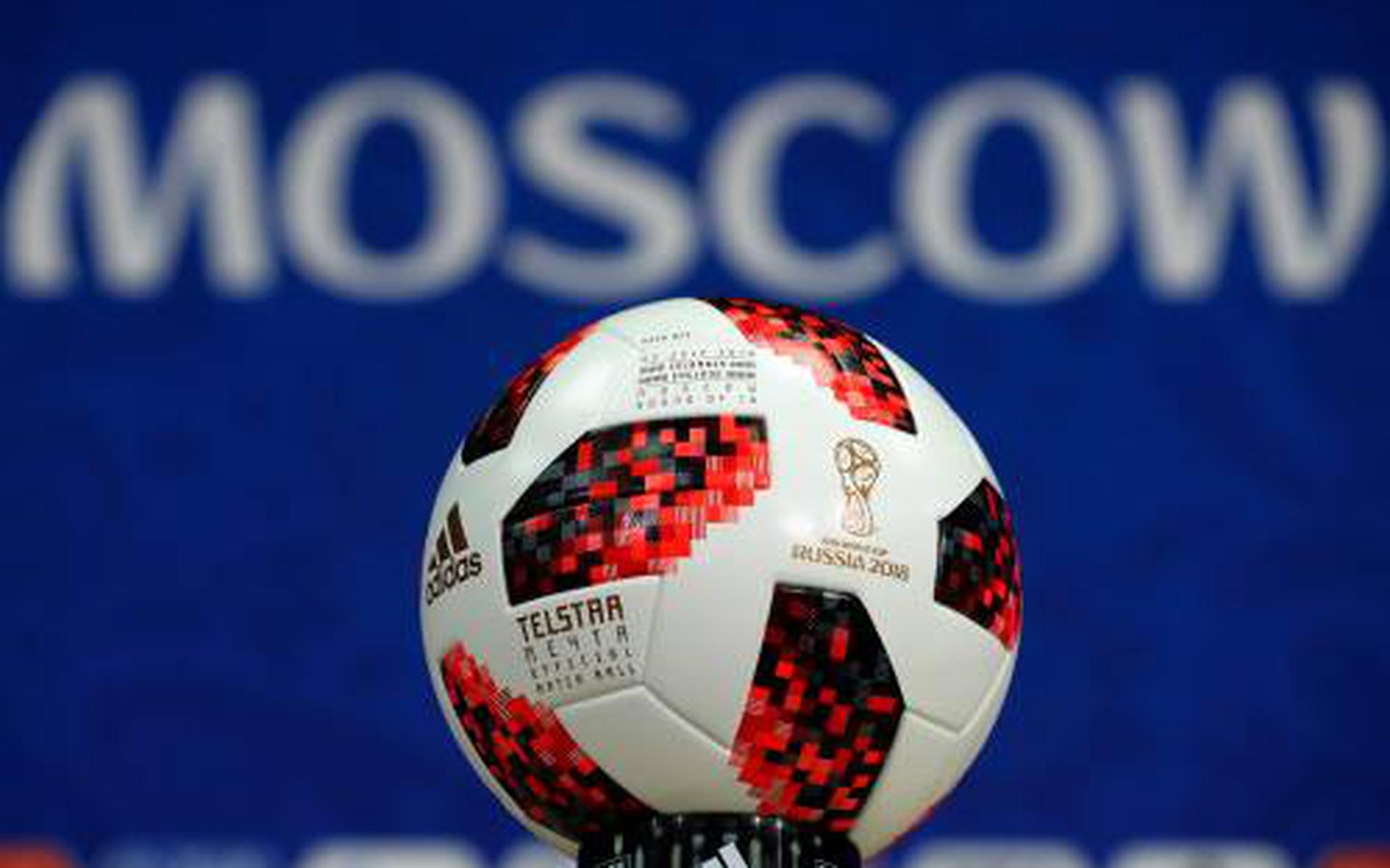 Aftrekken Rose kleur plug WK voetbal geeft Adidas sterk kwartaal - Leeuwarder Courant