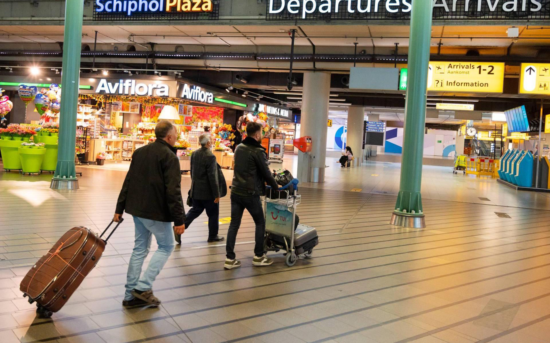 Aantal passagiers op Schiphol blijft in september extreem laag