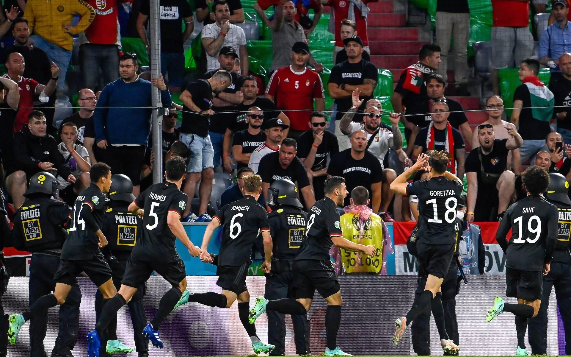 Onderzoek UEFA naar discriminerende incidenten EK-duel in München - Leeuwarder Courant