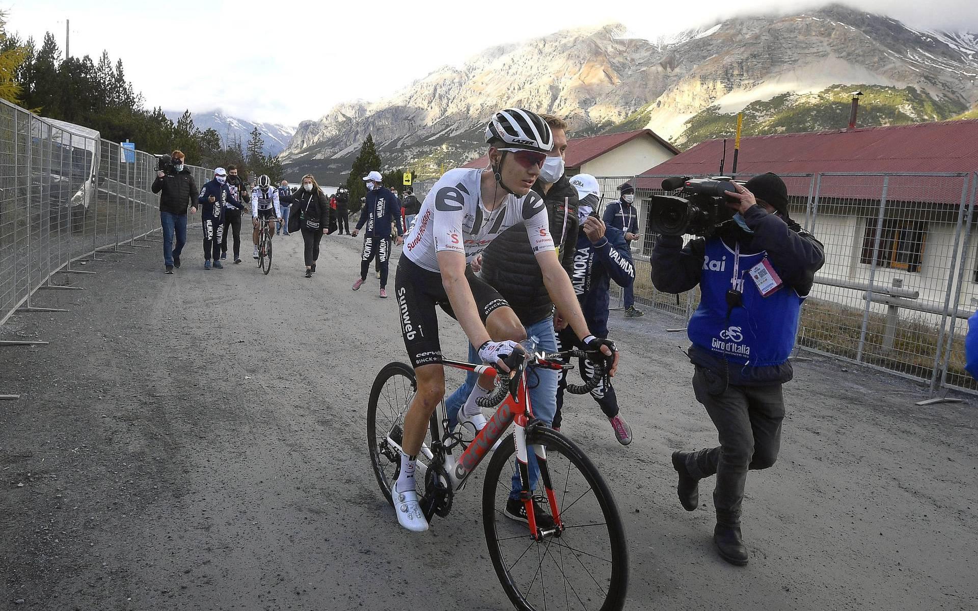 Extreem natte Giro-etappe, betere omstandigheden in Vuelta