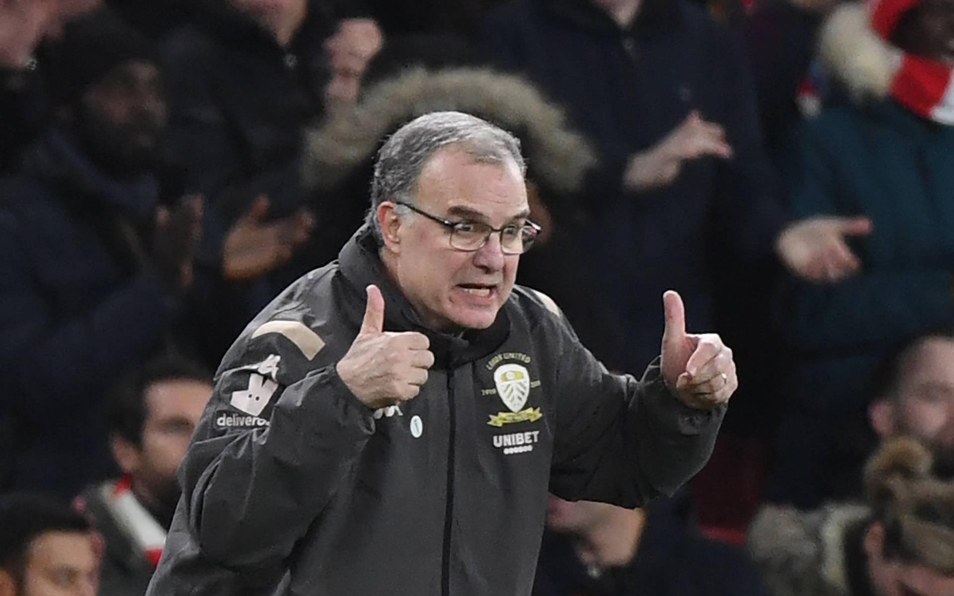 Bielsa blijft trainer bij Leeds in Premier League