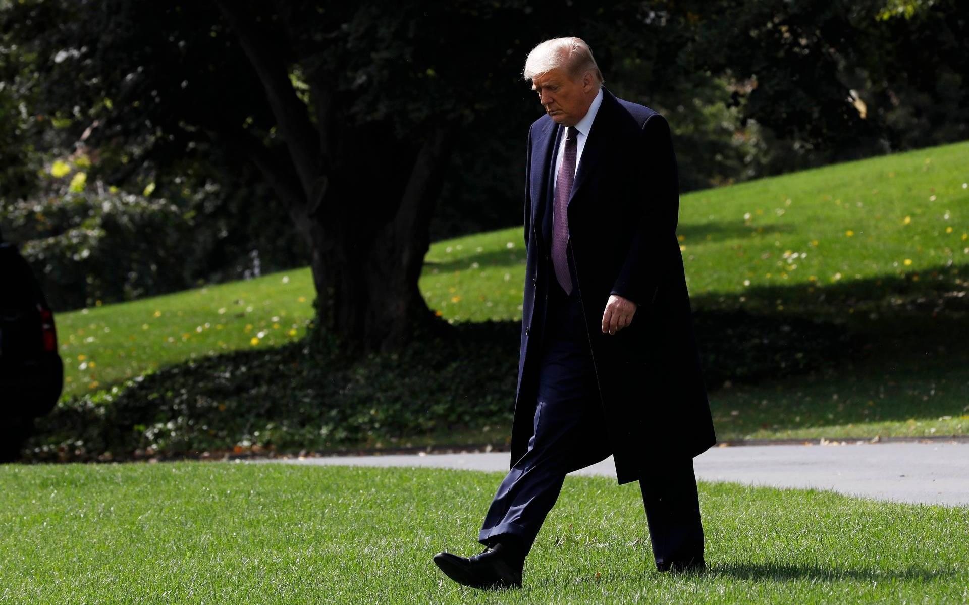 Witte Huis bevestigt milde symptomen bij besmette Trump