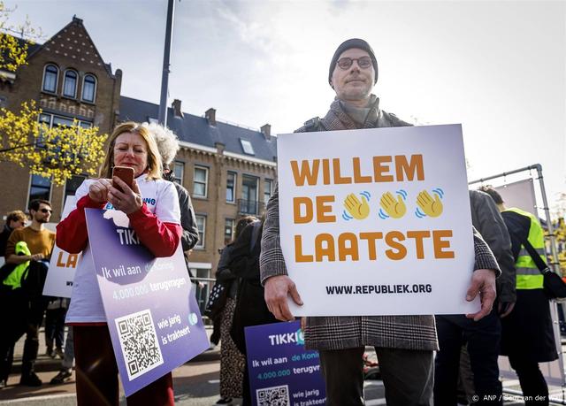 De rechter heeft gesproken: geen metersgrote anti-koning-mascotte in het demonstratie-vak op Konings