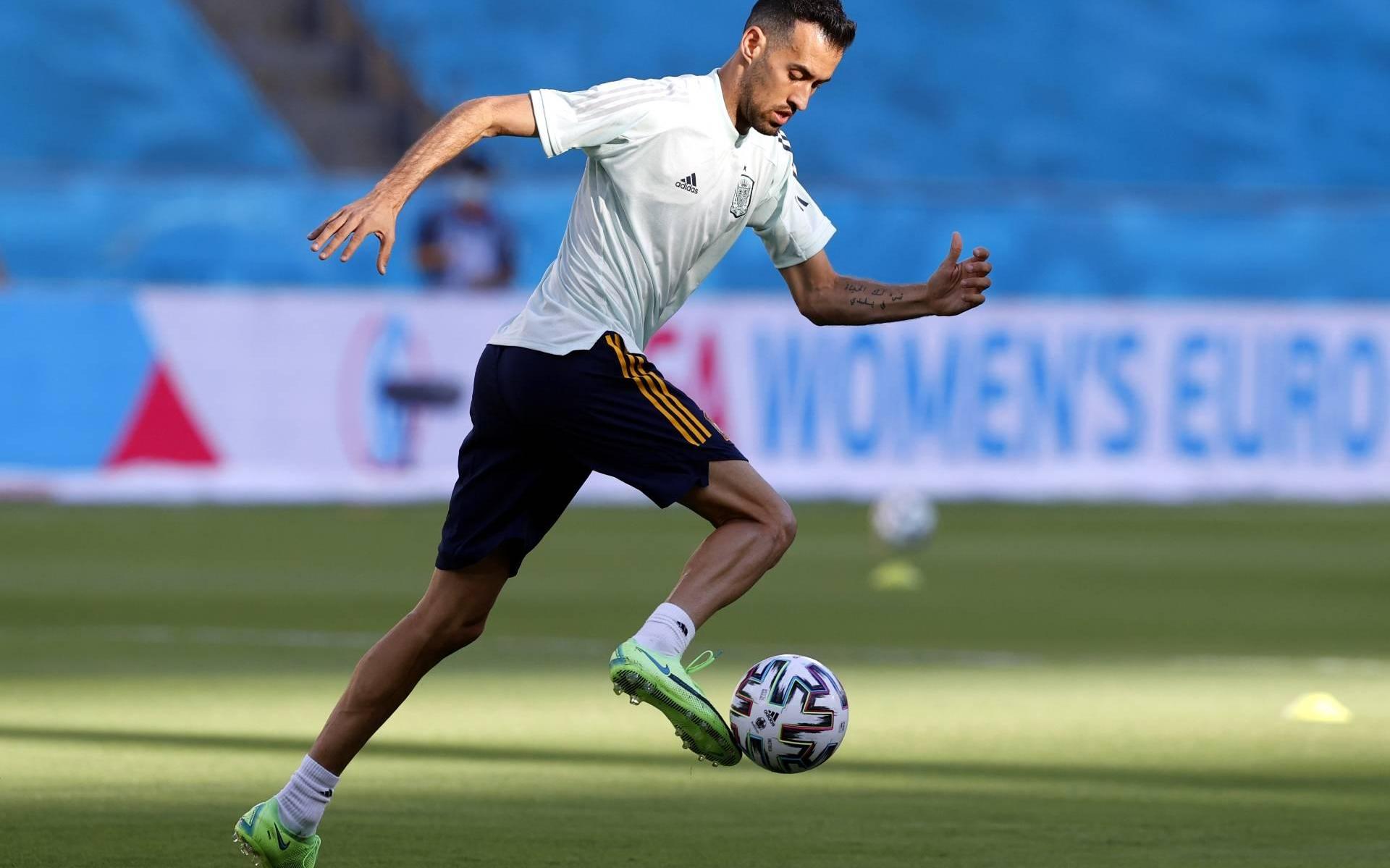 Spanje met aanvoerder Busquets tegen Slowakije - Leeuwarder Courant