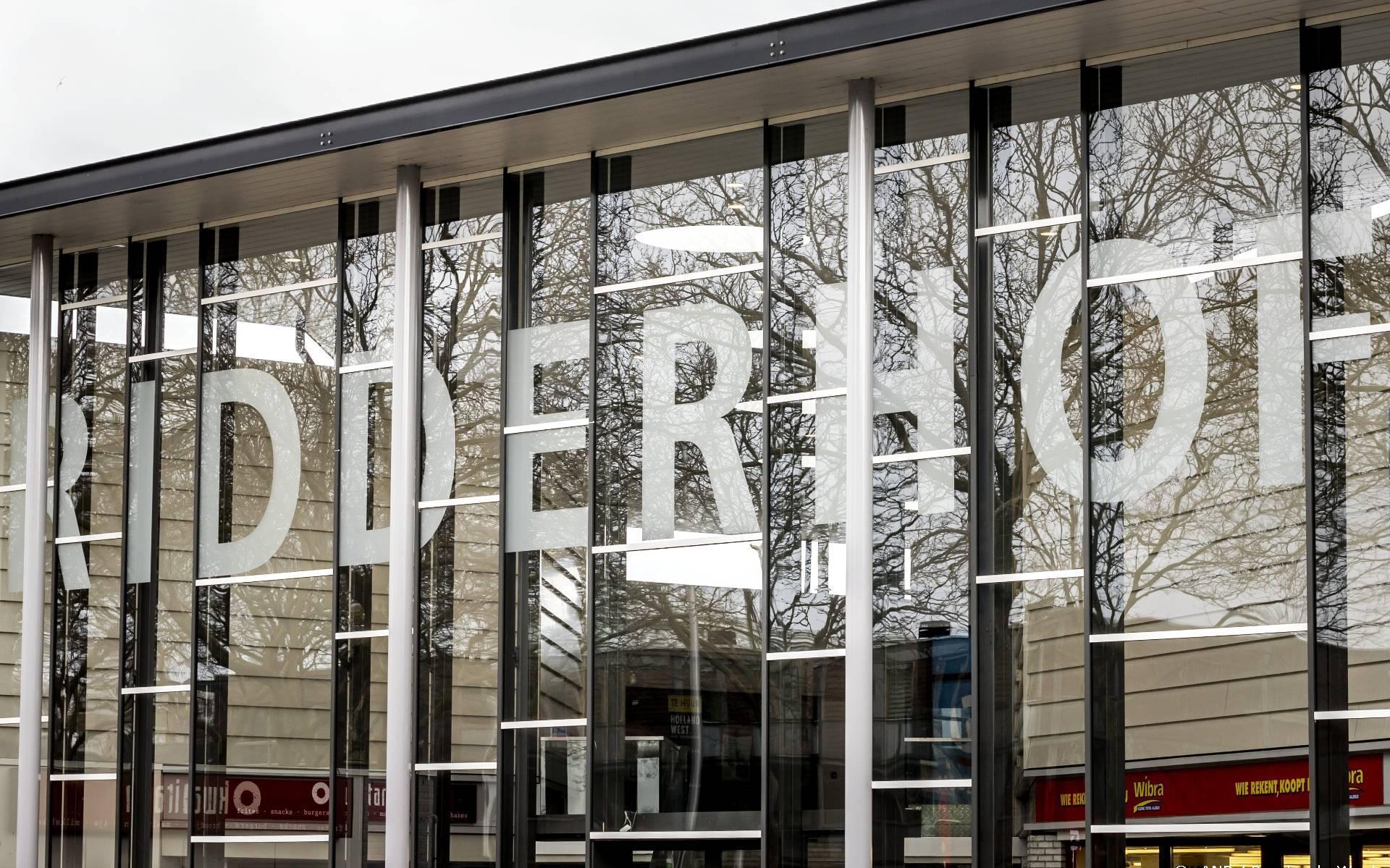 Politie in winkelcentrum De Ridderhof om dreigende situatie