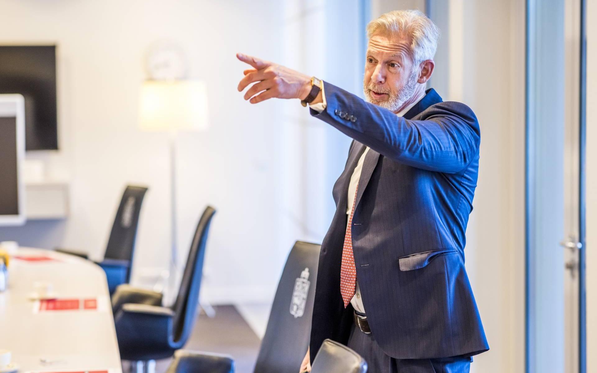 Onno Hoes gaat raad van commissarissen van MVV in - Leeuwarder Courant