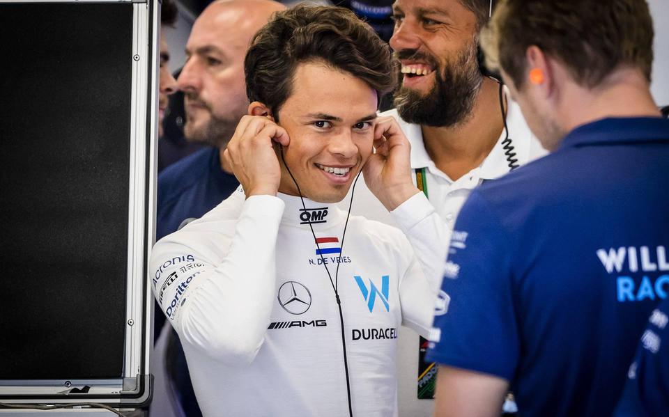 De Vries maakt wegens ziekte Albon debuut in Formule 1