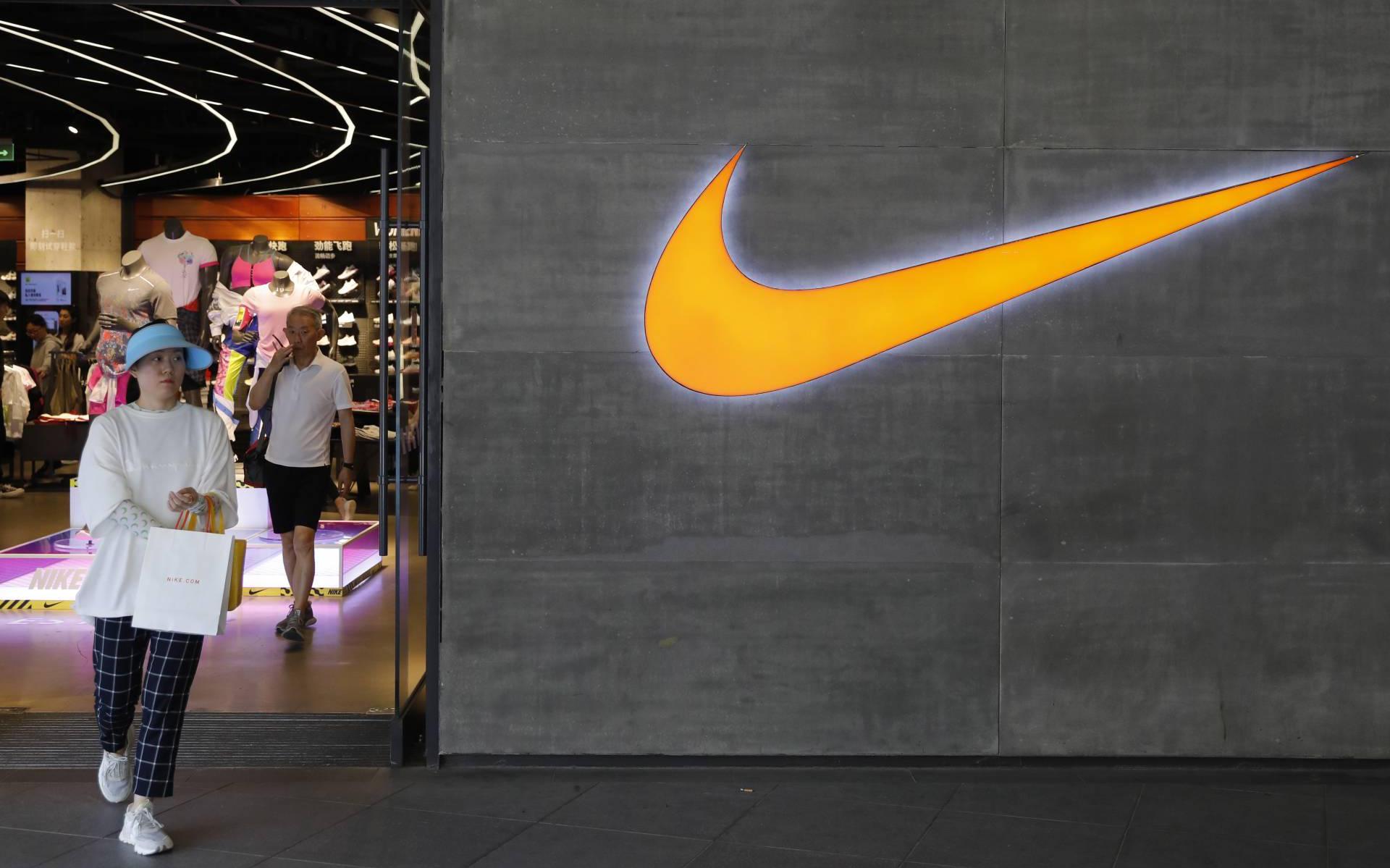Nike sluit zijn winkels in Rusland Courant