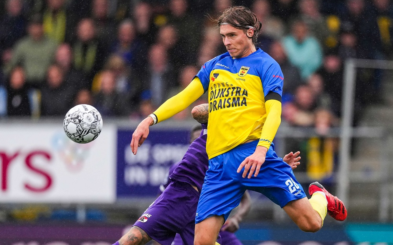 Roberts Uldrikis debuteerde met een doelpunt in het shirt van Cambuur. Roberts Uldrikis debuteerde met een doelpunt in het shirt van Cambuur.