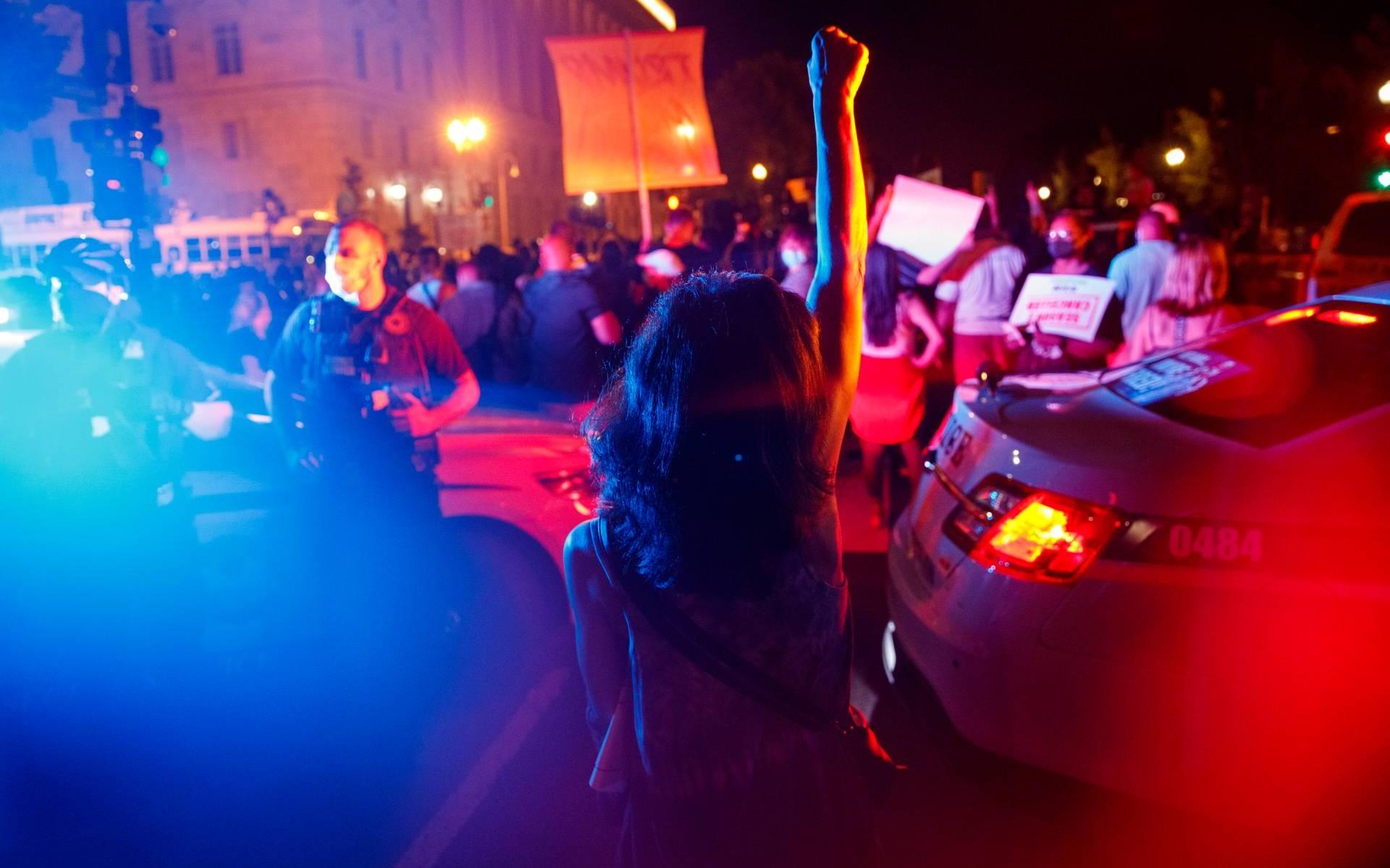 Trump noemt mensen die donderdag protesteerden 'misdadigers'