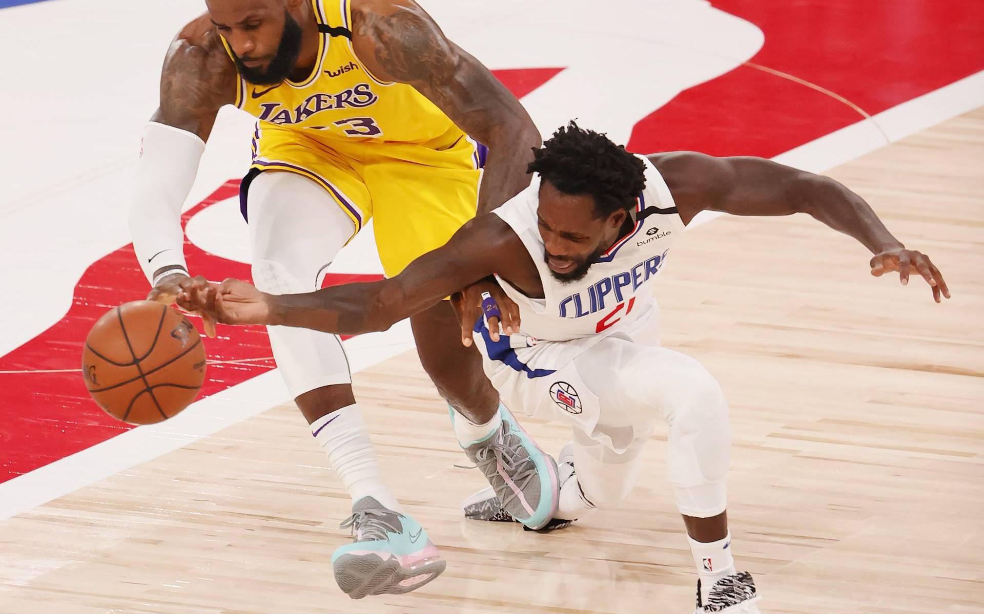James helpt Lakers voorbij Clippers bij herstart NBA-seizoen