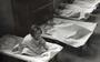 Slaapzaal van de Crèche aan de Plantage Middenlaan in Amsterdam tegenover de Hollandsche Schouwburg, circa 1942. Van hieruit werden kinderen gesmokkeld naar onderduikadressen.  FOTO BEELDBANK WO2 NIOD