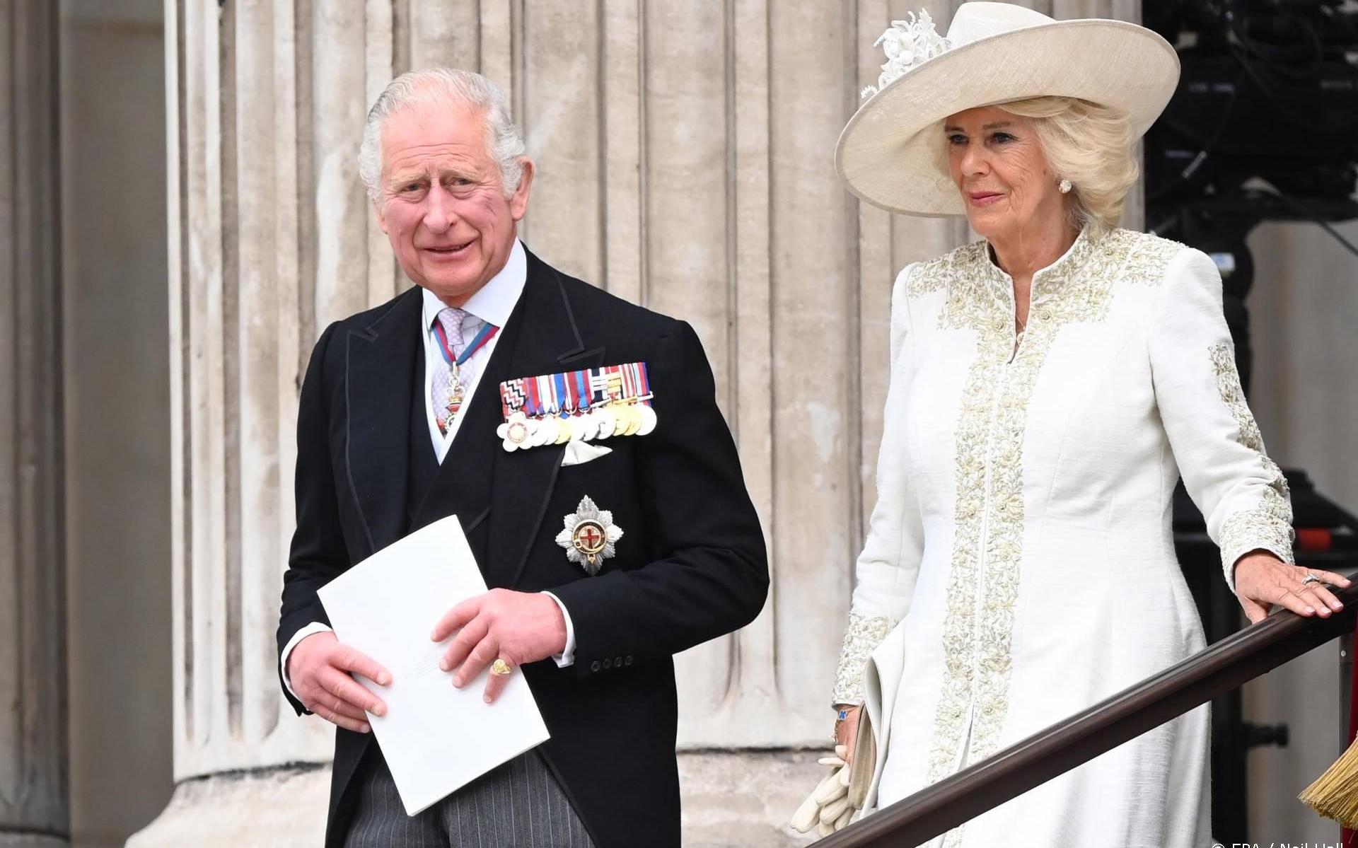 Koning Charles en koningin-gemalin vrijdag naar Londen - Leeuwarder Courant