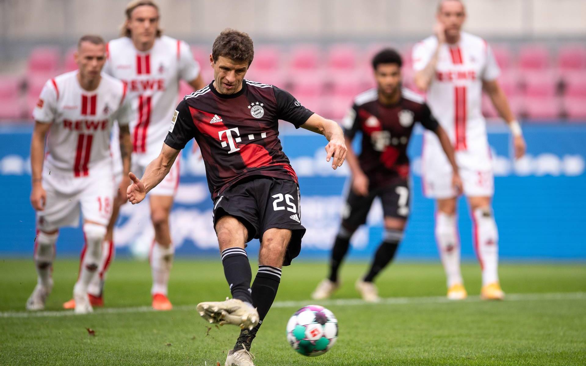 Müller evenaart Kahn met 260 zeges met Bayern in Bundesliga