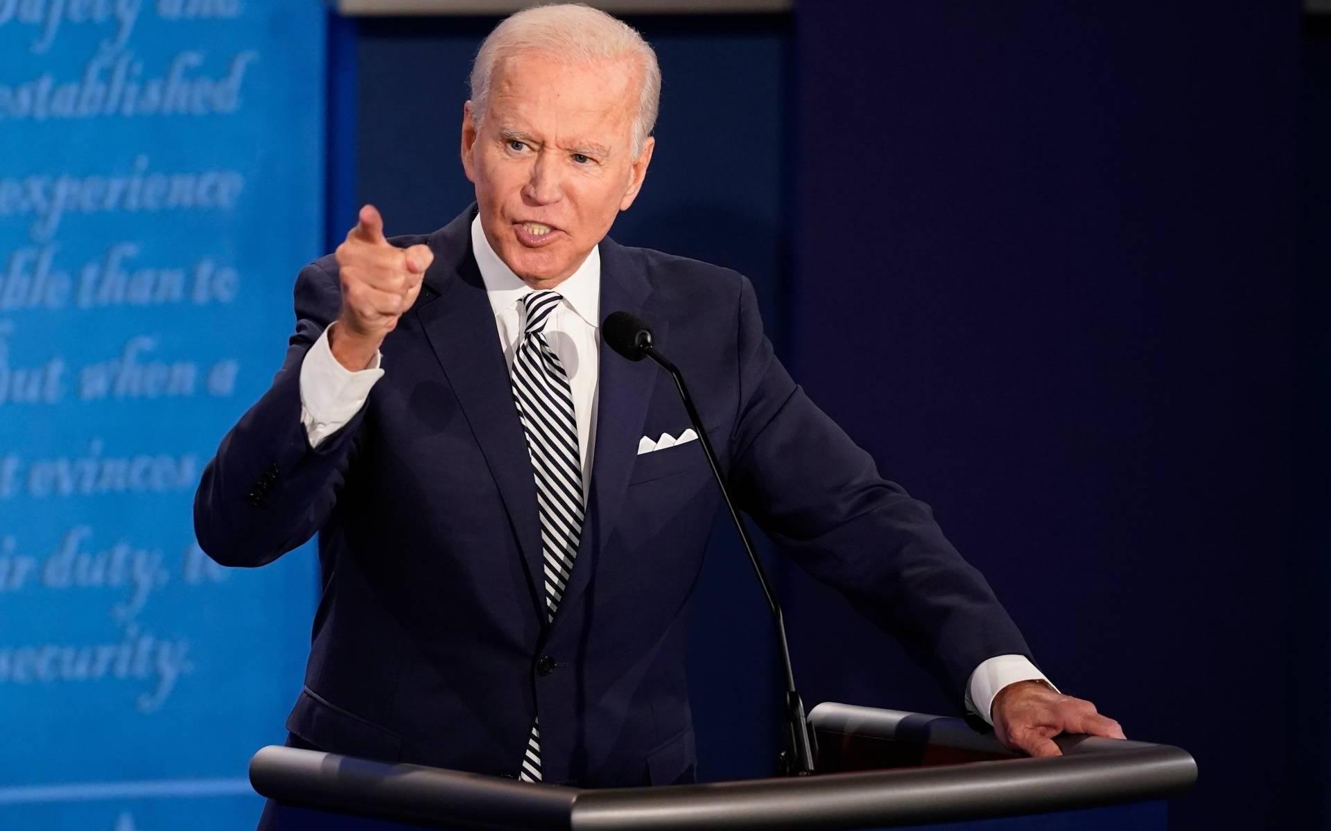 Biden hekelt relativerende opmerkingen van Trump over coronavirus