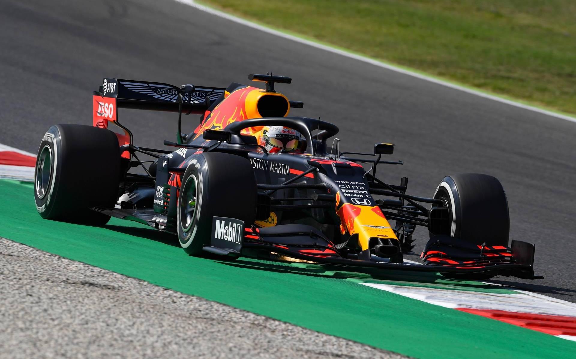 Verstappen klokt tweede tijd in eerste training op Mugello