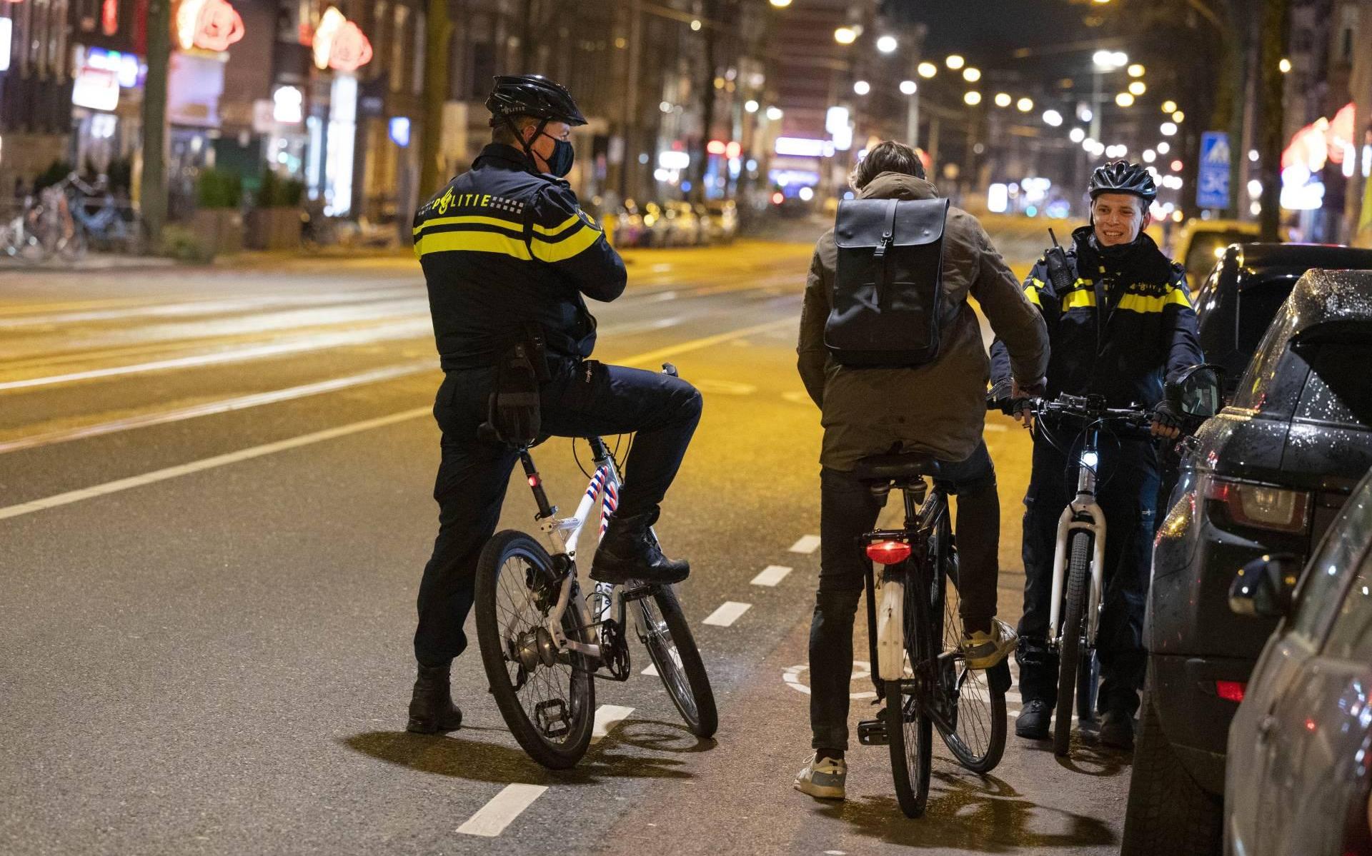 De politie deelde in Friesland in een jaar tijd 2725 coronaboetes uit, de meeste voor het overtreden