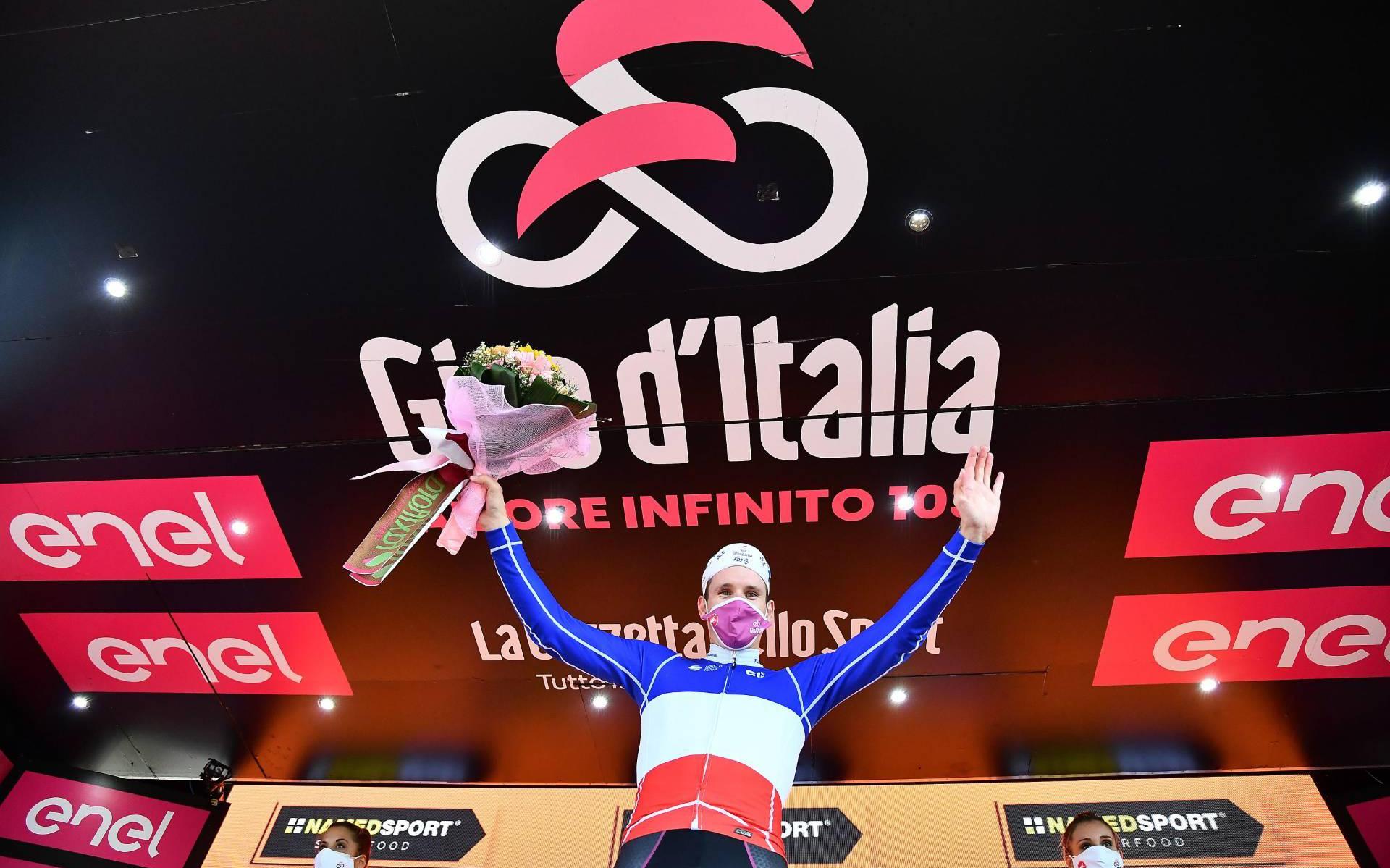 Démare verbreekt bij derde ritzege in Giro ook snelheidsrecord
