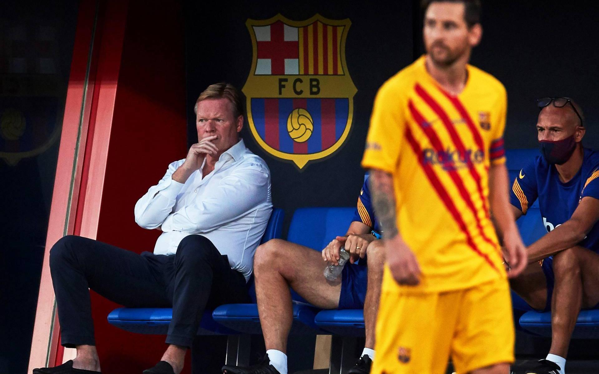 Koeman tijdens het oefenduel van FC Barcelona.