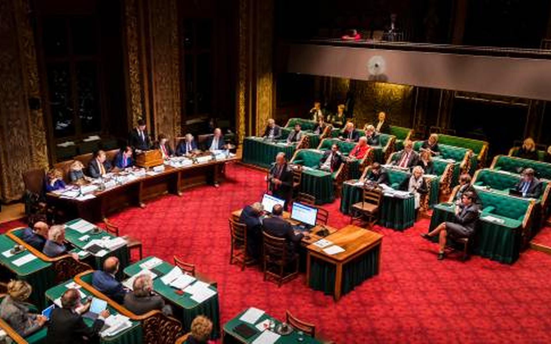 Eerste Kamer schiet eenverdiener te hulp - Leeuwarder Courant