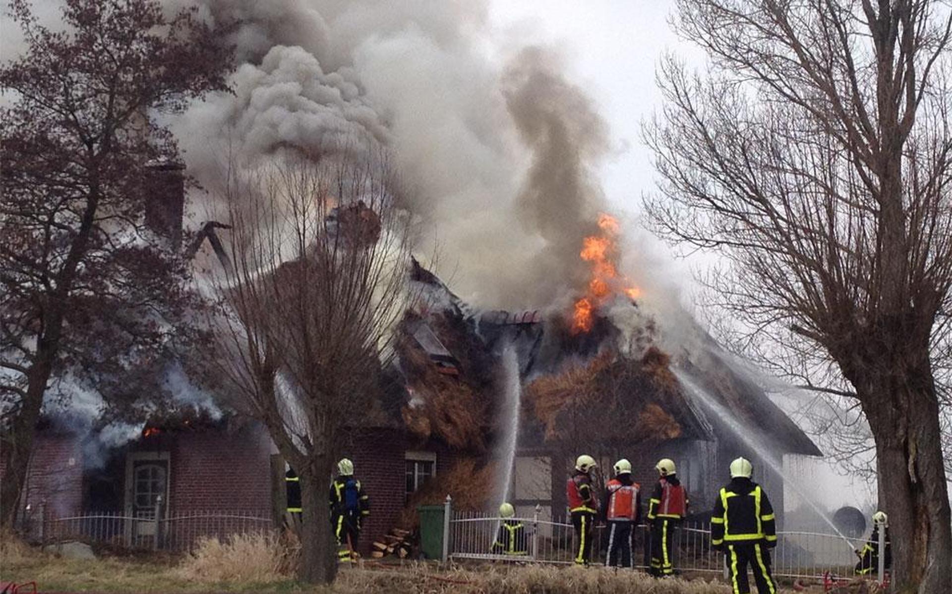 Grote brand in woning Oosterzee