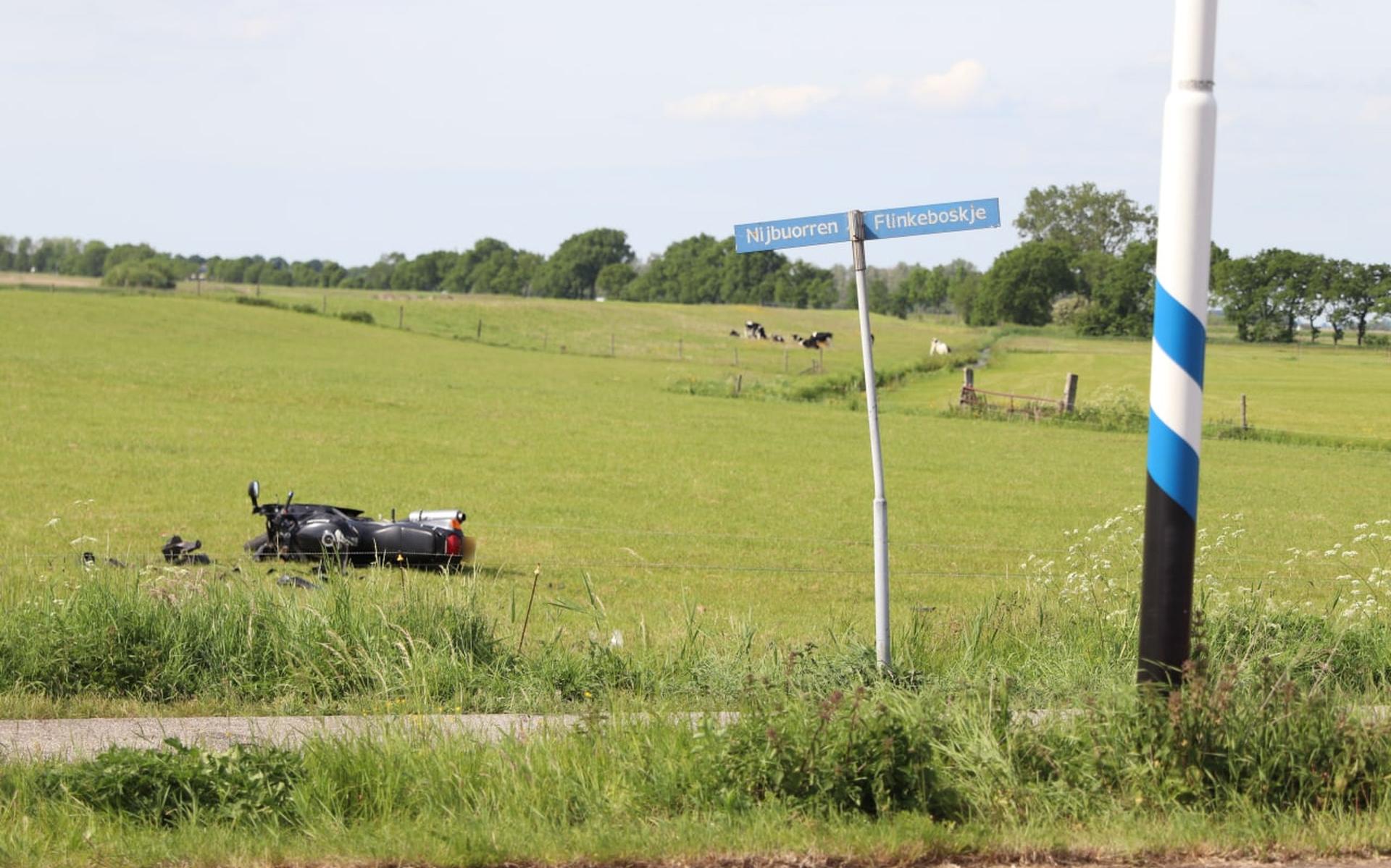 Motorrijder (42) uit Grootebroek zwaargewond bij ongeval op het  Flinkeboskje bij Hemelum - Leeuwarder Courant