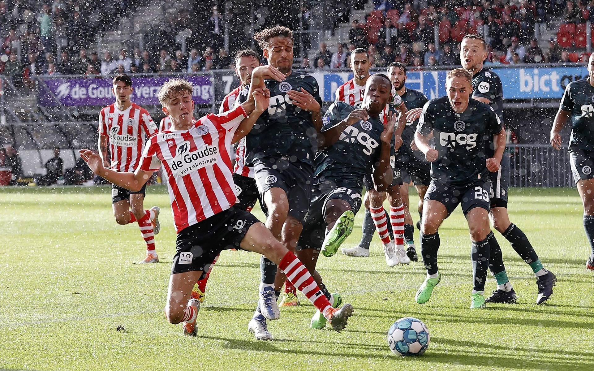 Sparta verslaat FC Groningen door late strafschop op Het Kasteel