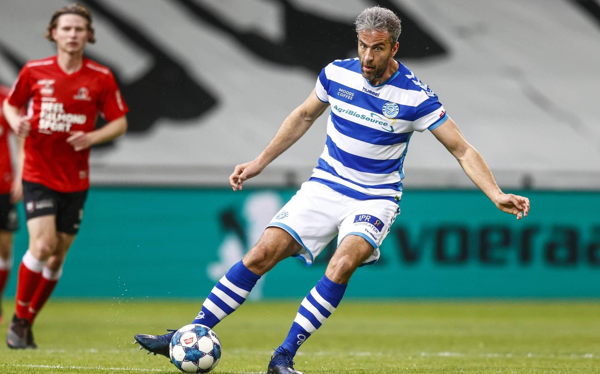 Seuntjens maakt vanaf eigen helft doelpunt van het jaar - Leeuwarder Courant