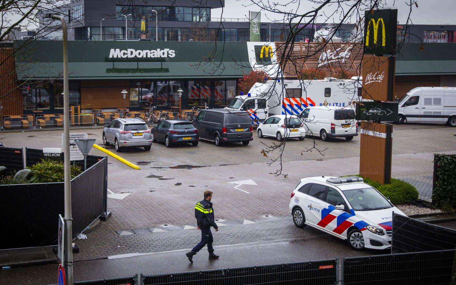 Politie Zoekt Dashcam-beelden Na Schietpartij McDonald's Zwolle ...