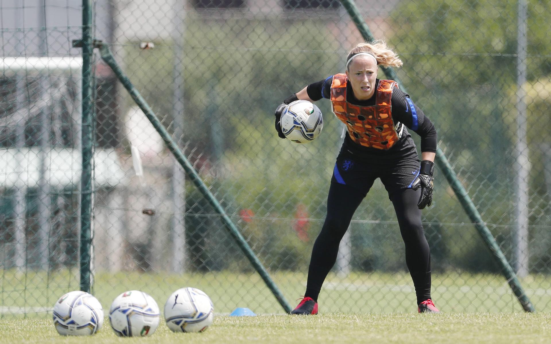 Keepster Loes Geurts uit Hichtum keert terug bij Nederlands elftal - Leeuwarder Courant