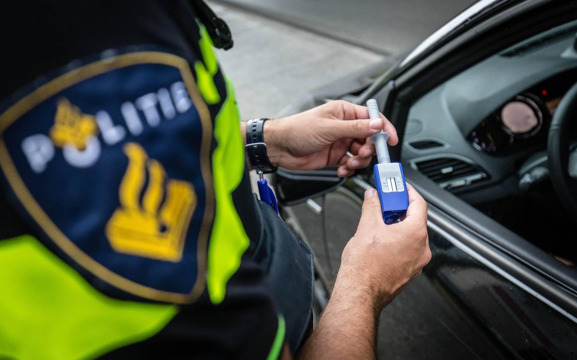 Een 39-jarige automobilist reed onder invloed en zonder geldig rijbewijs door Leeuwarden.