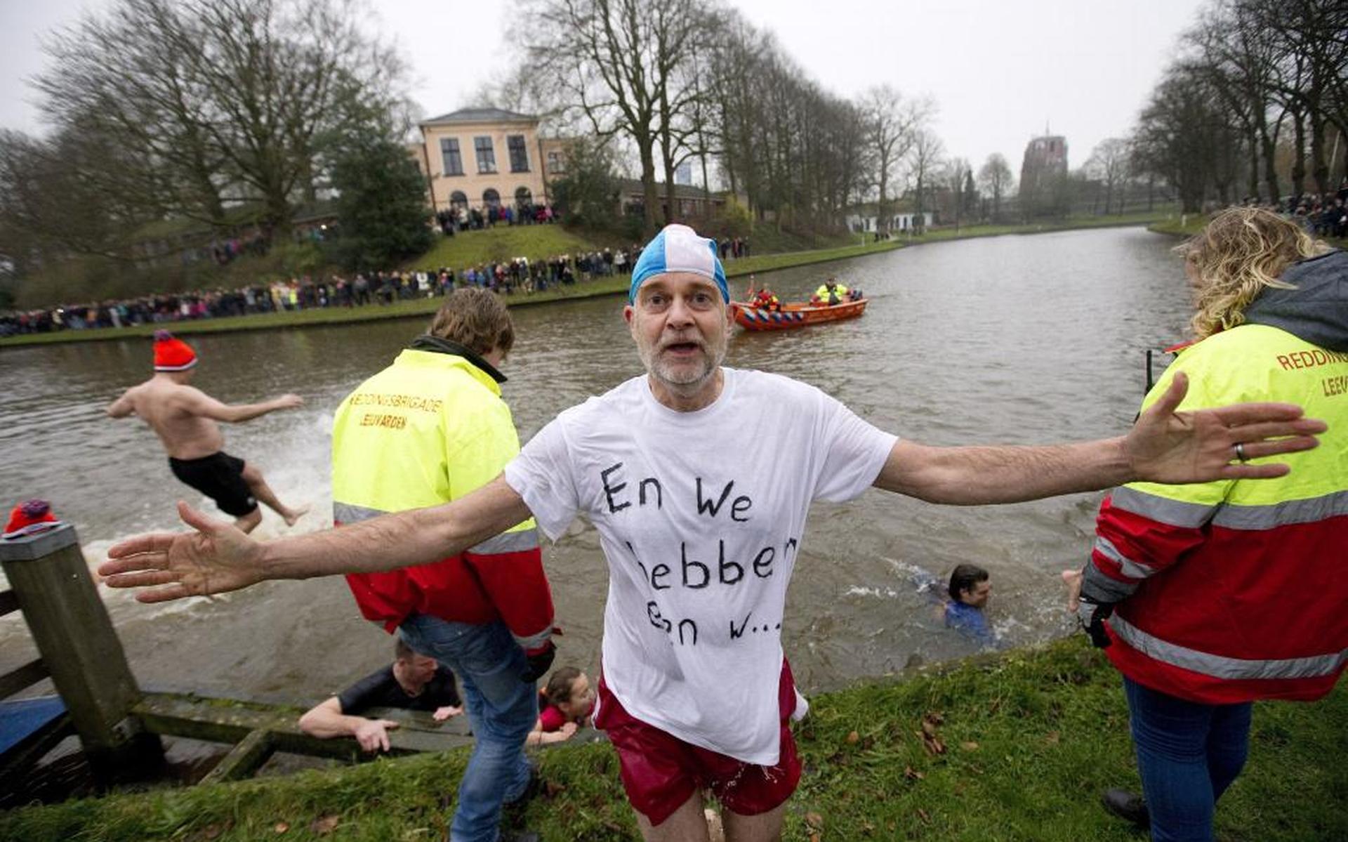 Nieuwjaarsduik Leeuwarden trekt 130 deelnemers