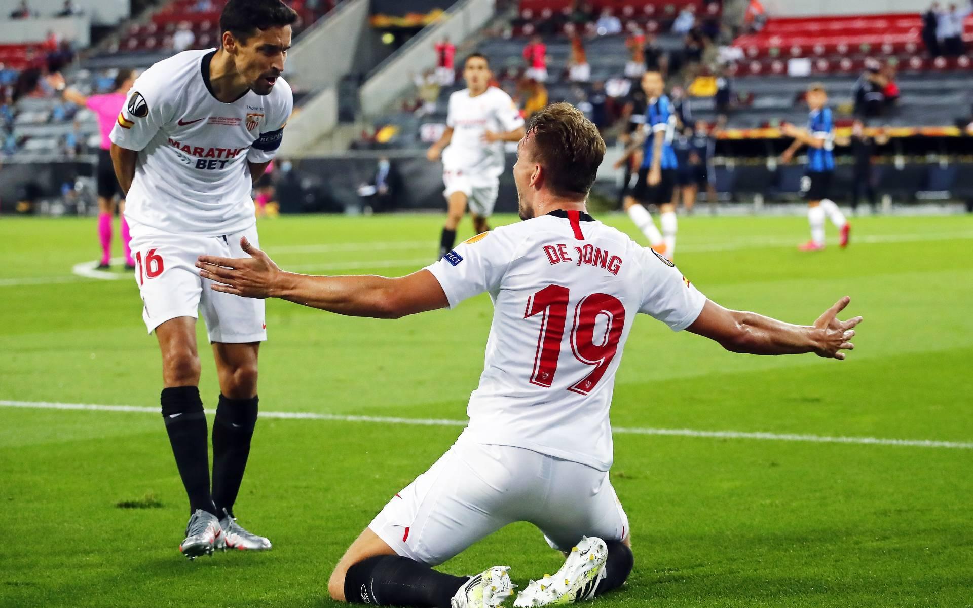 Sevilla wint Europa League mede dankzij 2 treffers Luuk de Jong