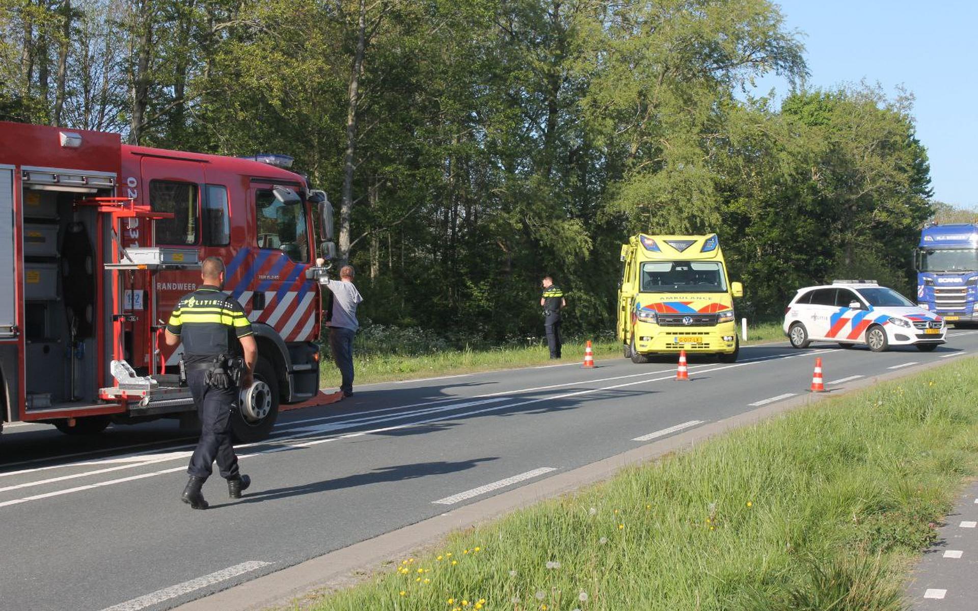 Auto raakt van weg af en belandt in sloot bij Ferwert - Leeuwarder Courant