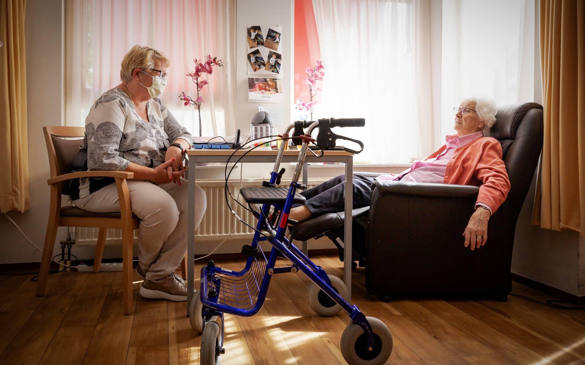 Senioren willen strengere controle op naleving coronaregels
