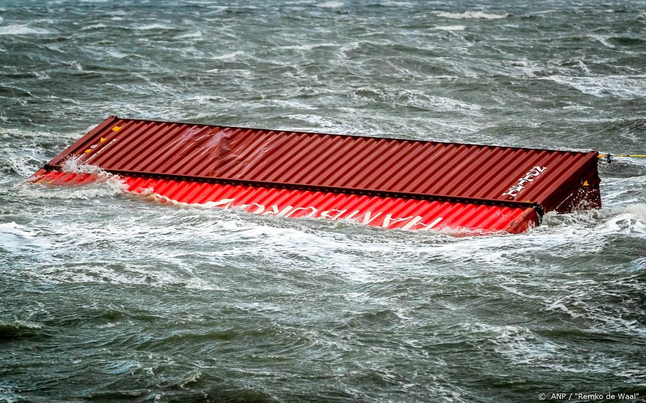 De MSC Zoe verloor in de nacht van 1 op 2 januari 2019 in een zware storm meer dan driehonderd containers. De MSC Zoe verloor in de nacht van 1 op 2 januari 2019 in een zware storm meer dan driehonderd containers.