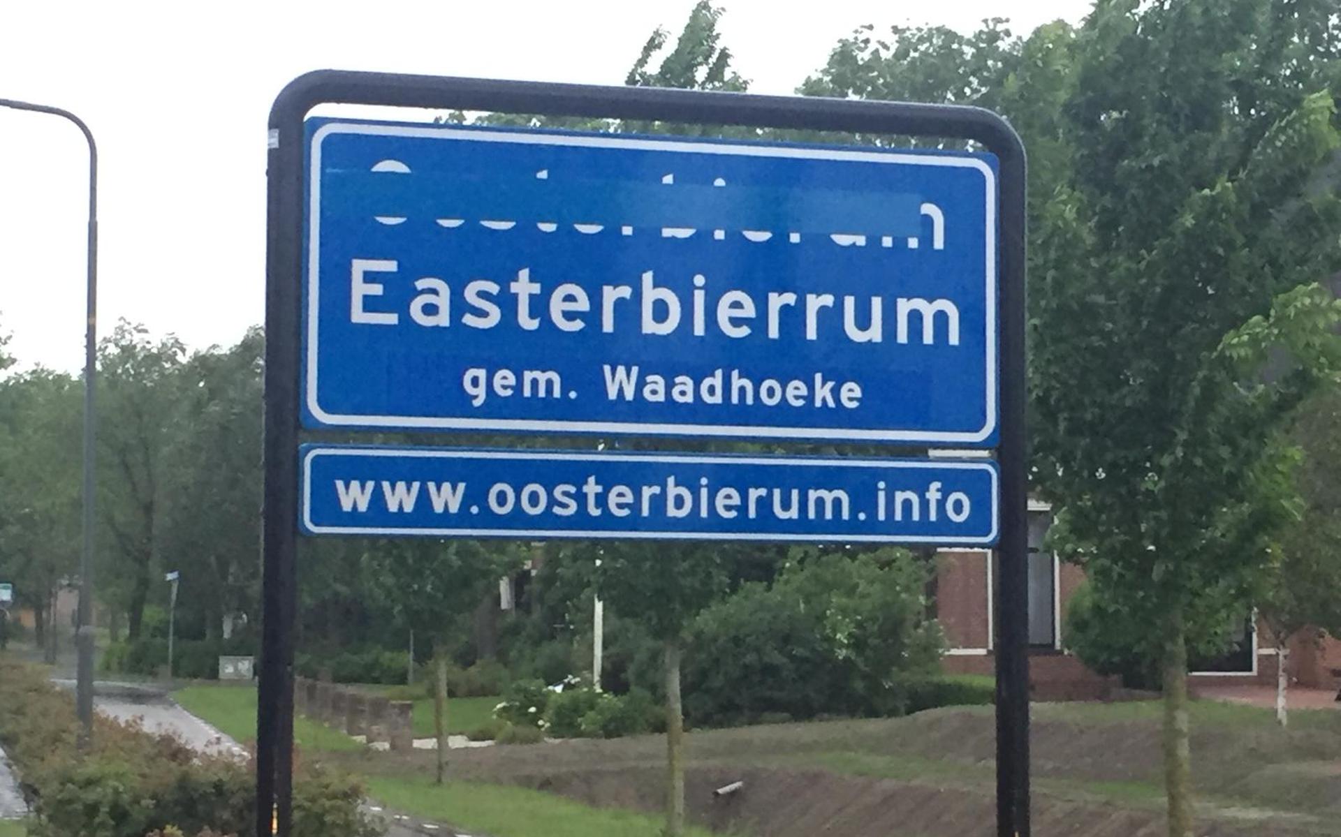 Plakactie in Waadhoeke: Frije Fryske Grûn vertaalt plaatsnaamborden (Dongjum is nu Doanjum)