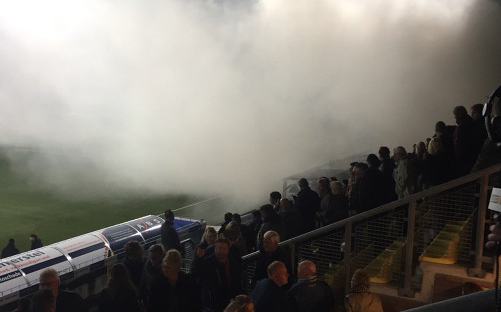 Leeuwarders opgepakt voor rookbom bij Cambuur: 'Dit is volstrekt onacceptabel' - Leeuwarder Courant