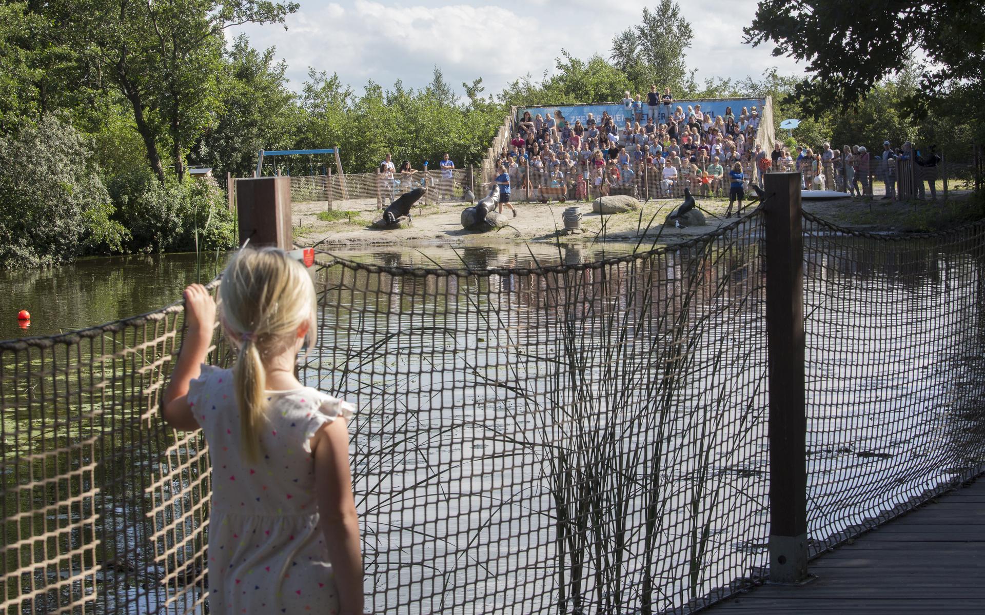 Bezoekers bezorgen AquaZoo Friesland dagrecord - Leeuwarder Courant